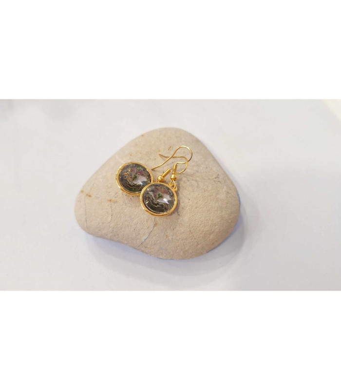 Σκουλαρίκια κρεμαστά στρογγυλά από ατσάλι επίχρυσα με γκρι πέτρα