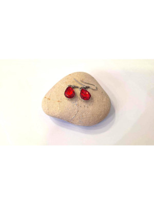 Σκουλαρίκια κρεμαστά δάκρυ από ατσάλι με κόκκινη πέτρα
